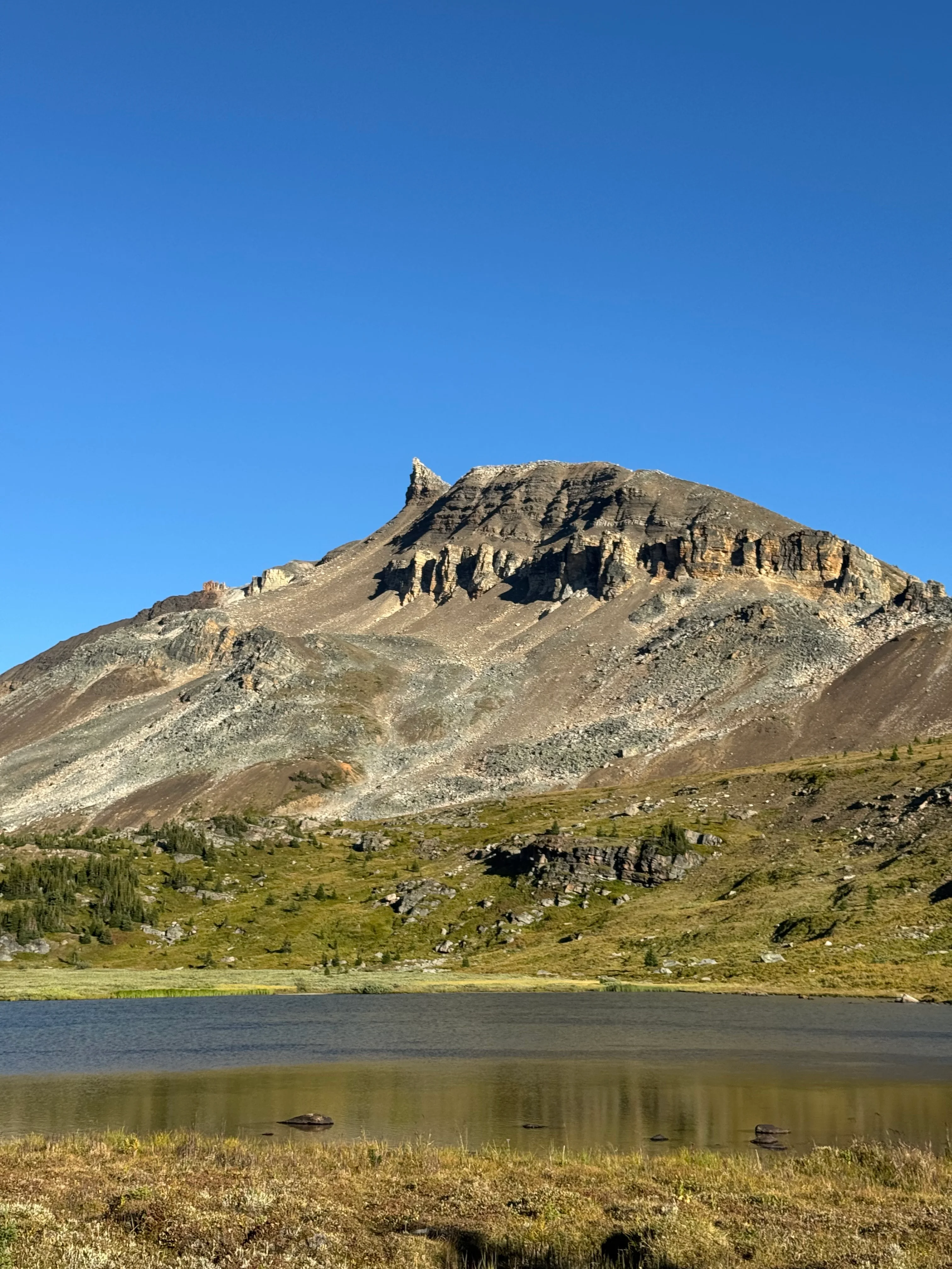 Unnamed alpine lake near North Molar Pass